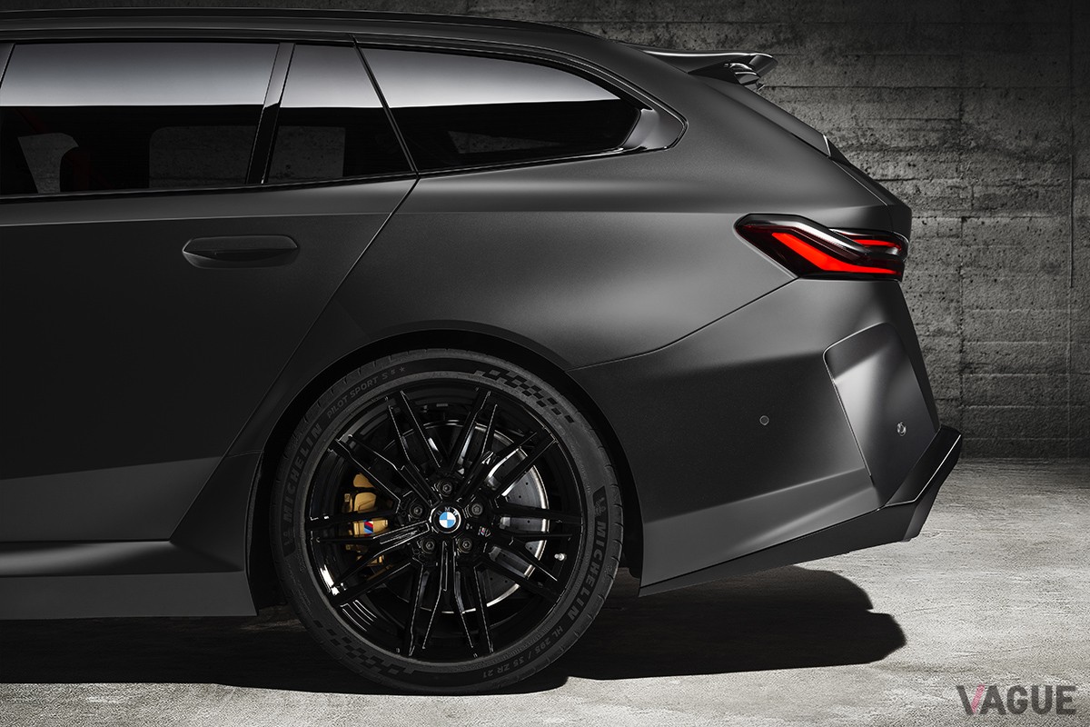 世界初公開されたBMW新型「M5ツーリング」