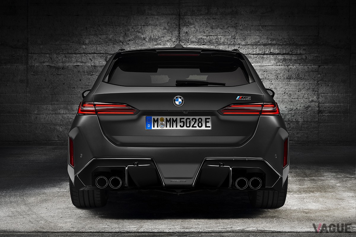 世界初公開されたBMW新型「M5ツーリング」