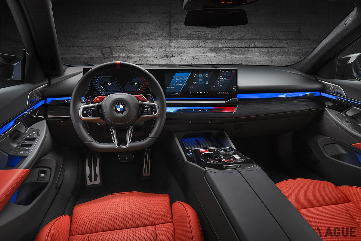 世界初公開されたBMW新型「M5ツーリング」のインテリア