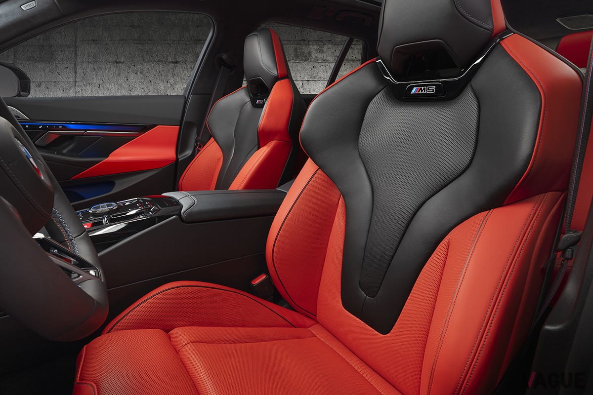 世界初公開されたBMW新型「M5ツーリング」のインテリア