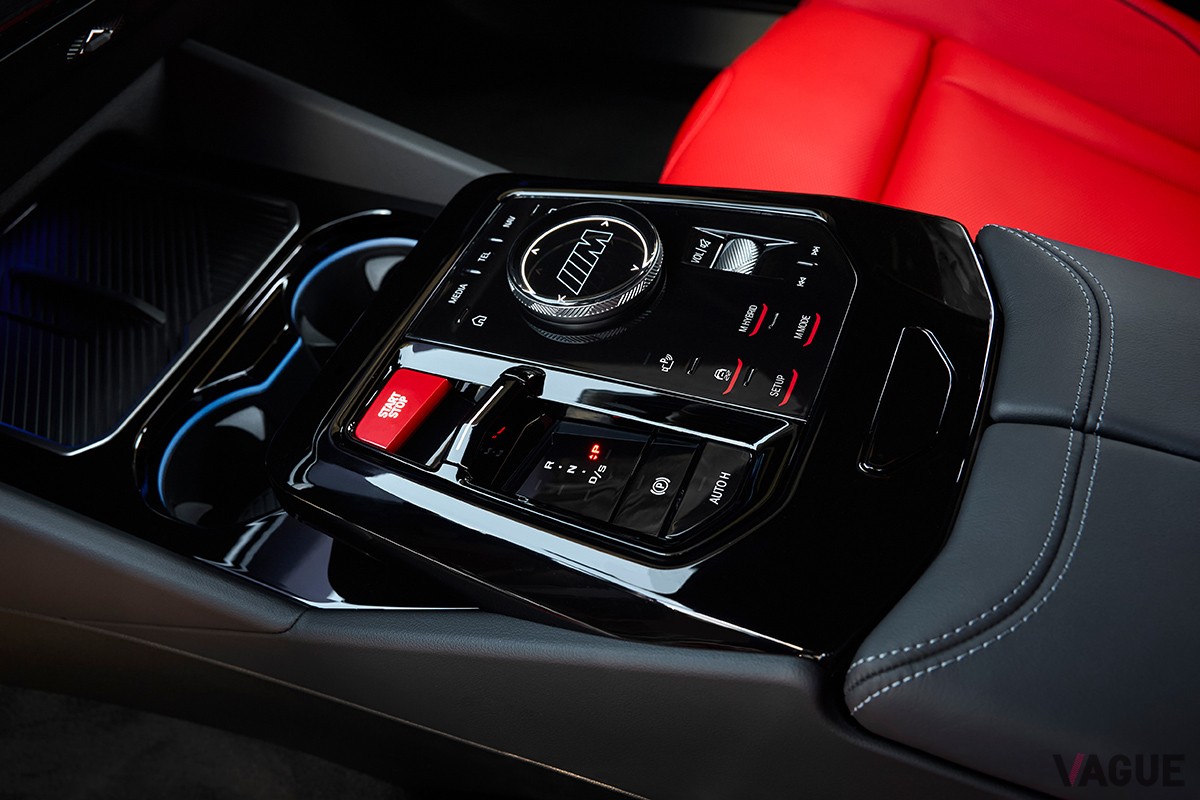 世界初公開されたBMW新型「M5ツーリング」のインテリア