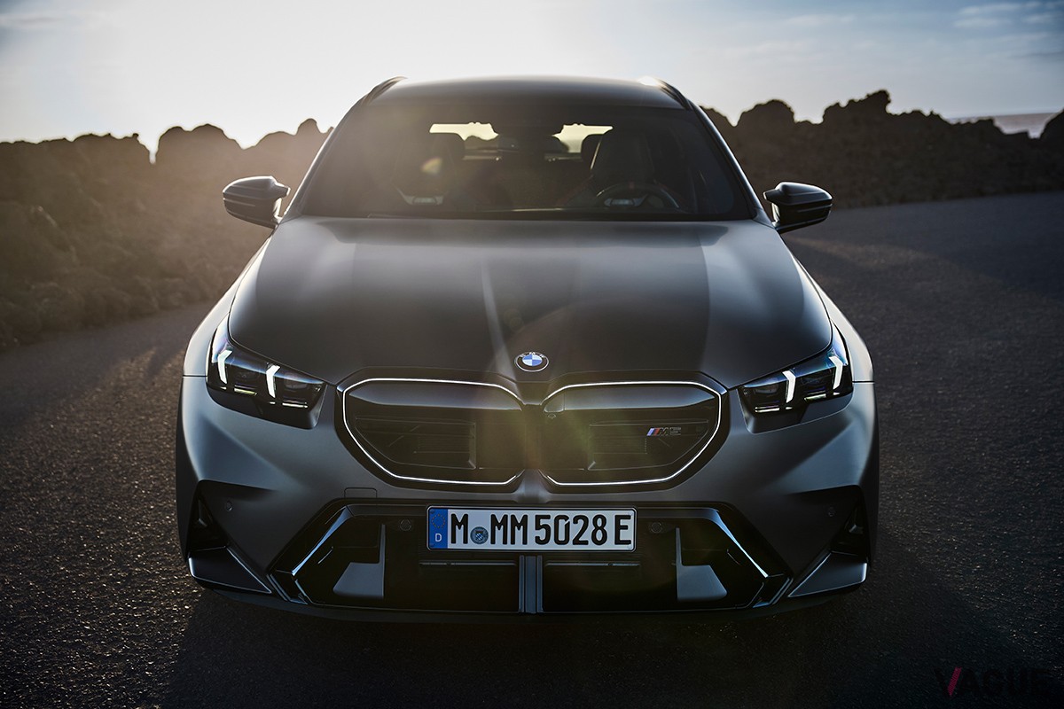 世界初公開されたBMW新型「M5ツーリング」
