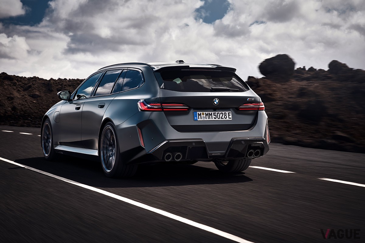世界初公開されたBMW新型「M5ツーリング」