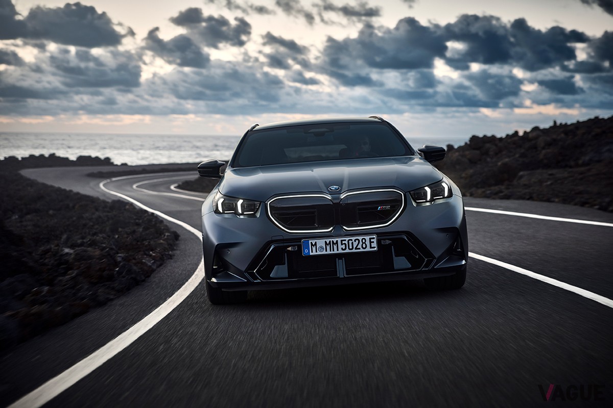 世界初公開されたBMW新型「M5ツーリング」