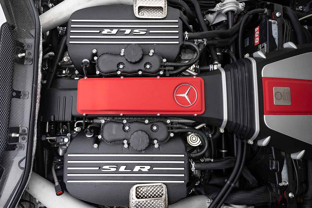 海外オークションに登場した2010年式メルセデス・ベンツ「SLRマクラーレン スターリング・モス」のエンジンPeter Singhof ©2024 Courtesy of RM Sotheby's