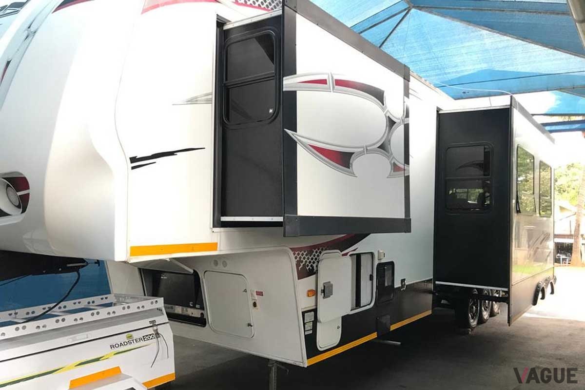キャンピングトレーラーを専門に扱う仲介サイト「Expedition meister」に登場した「RV Fuzion 40f（新品）」