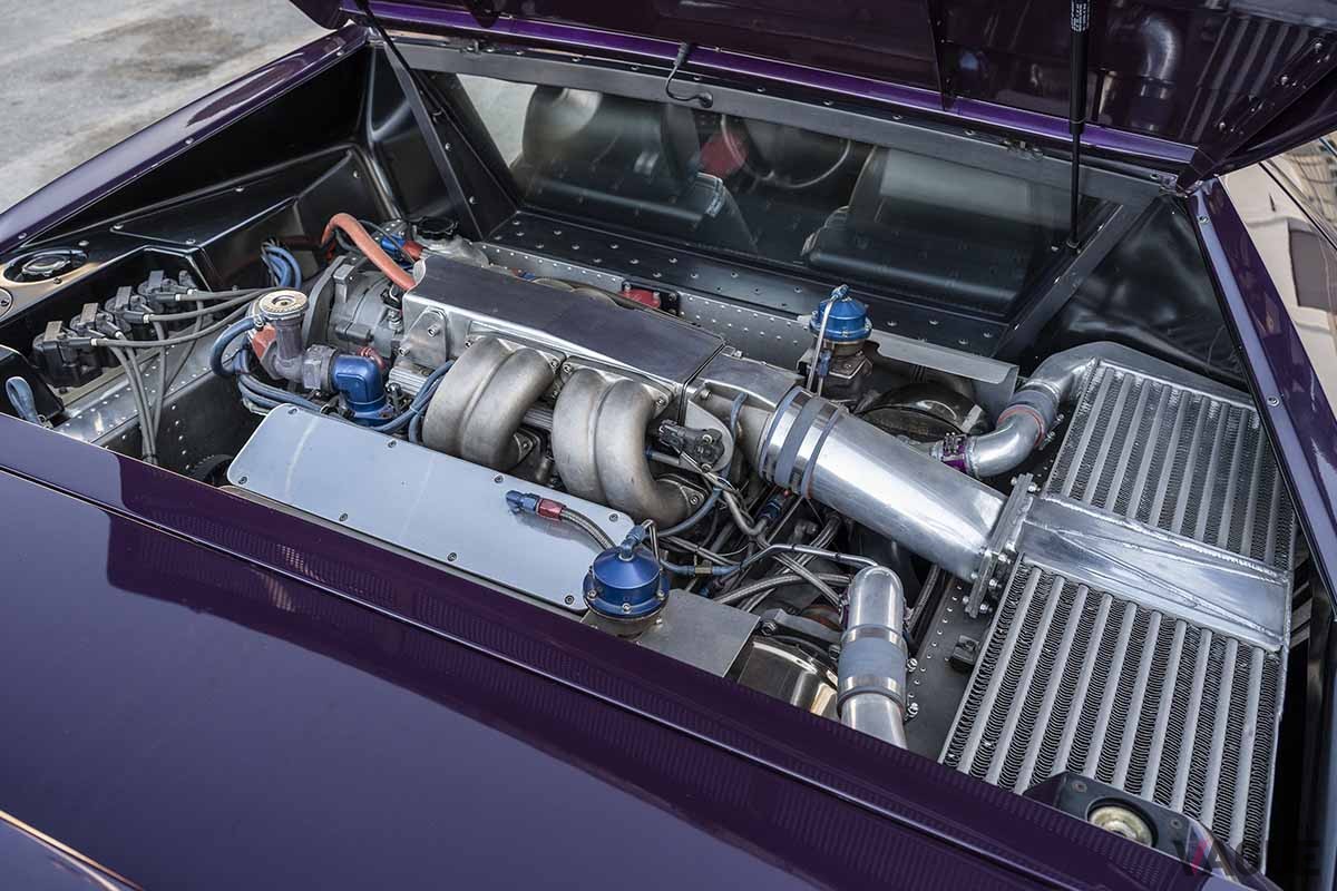 伝説のアメリカンスーパーカー ベクター「W8」のエンジンRobin Adams ©2024 Courtesy of RM Sotheby's
