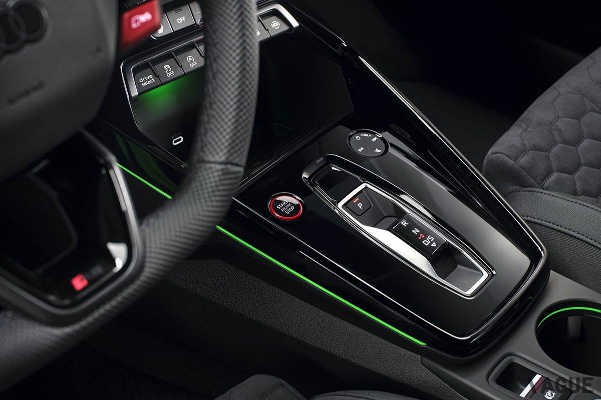 欧州で発表されたアウディ改良新型「RS3スポーツバック」のインテリア