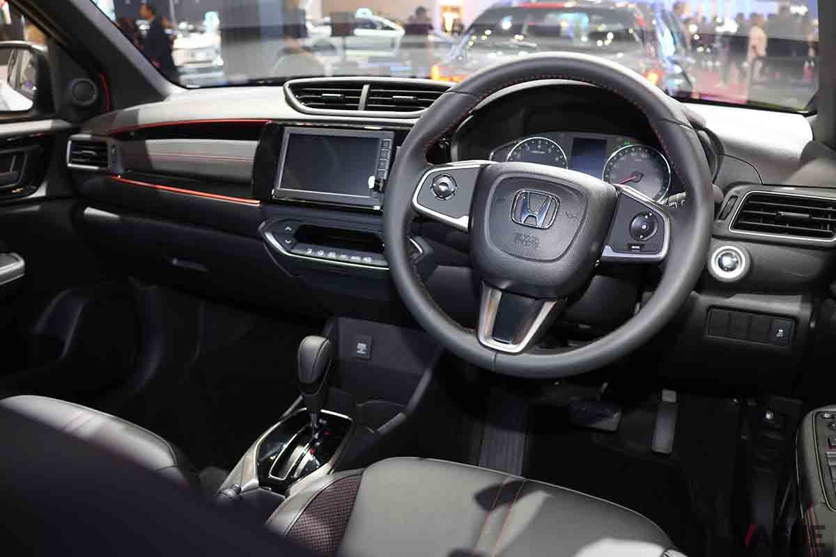 インドネシア国際モーターショーで見かけたホンダ新型「WR-V」RSグレードのインテリア