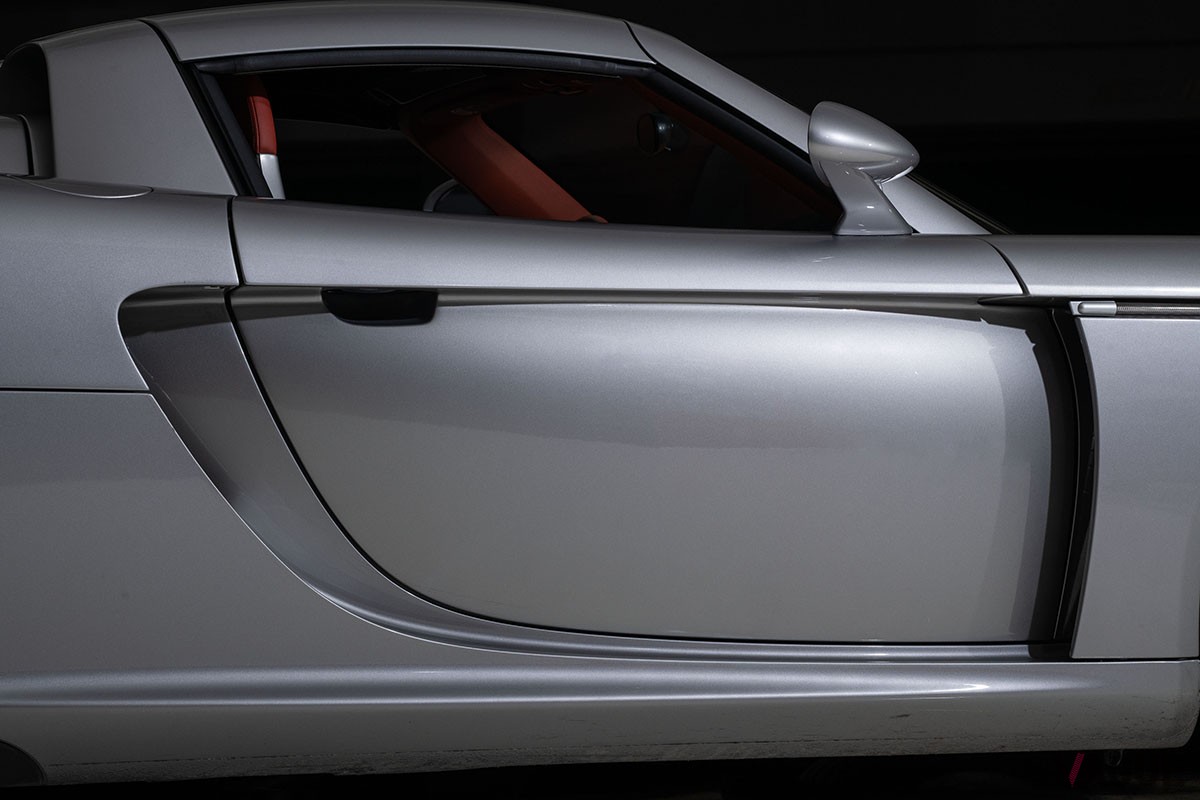 オークションに登場した2004年式ポルシェ「カレラGT」Darin Schnabel ©2024 Courtesy of RM Sotheby's