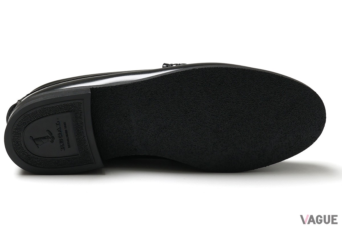 快適な履き心地のVibram NewFlex（ブラックｘホワイト）