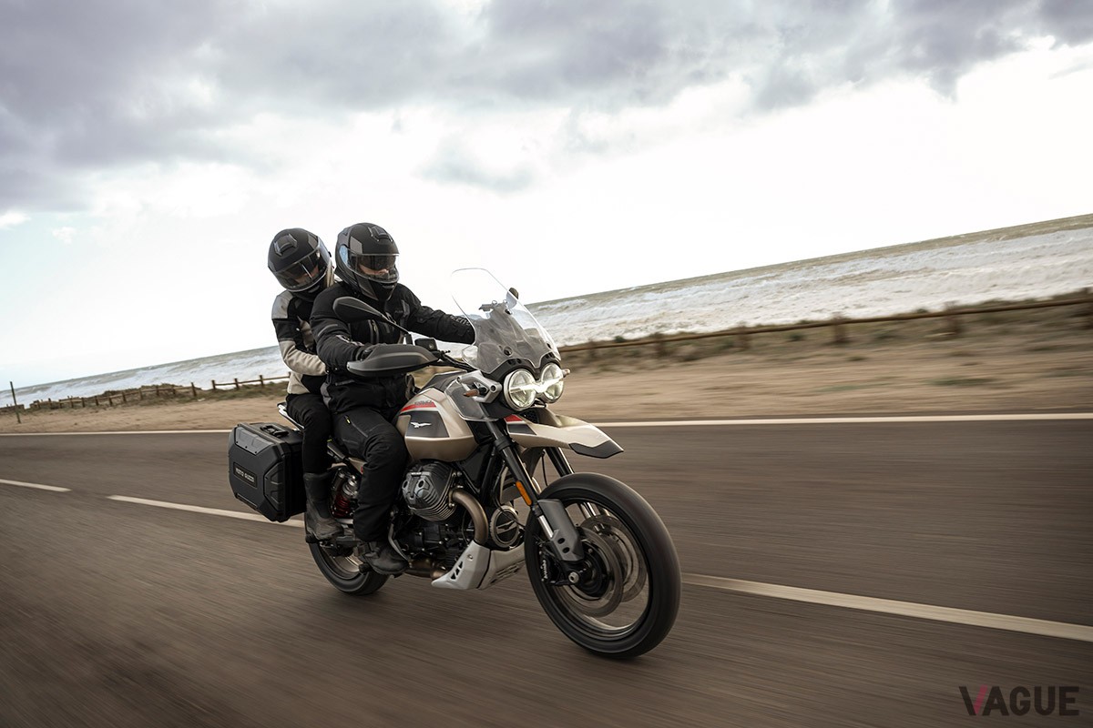 人気の「V85TT」をベースに、走行性能や快適性、ウインドプロテクション性能をさらに向上させたモト・グッツィの新モデル「V85TTトラベル」