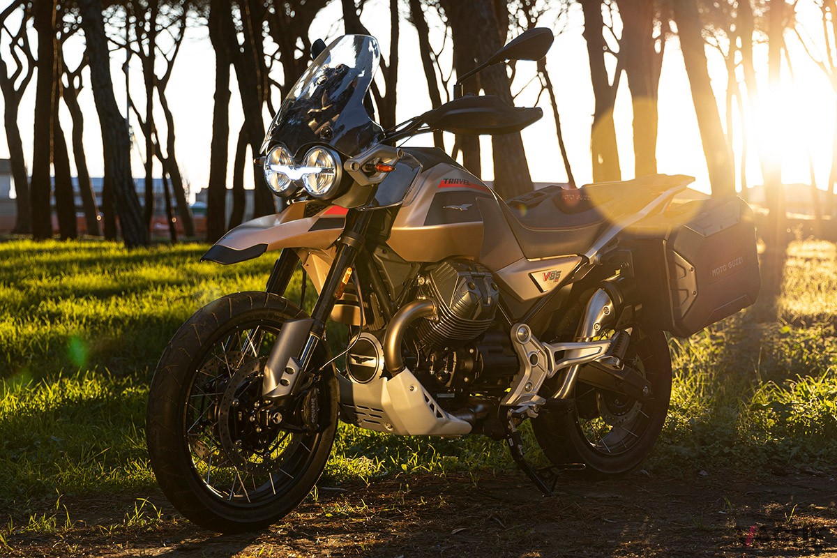 人気の「V85TT」をベースに、走行性能や快適性、ウインドプロテクション性能をさらに向上させたモト・グッツィの新モデル「V85TTトラベル」