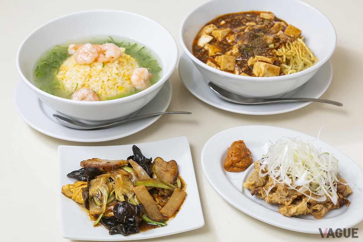 先にビールとレバカラやキクラゲに行ってから、シメに焼きそばにするか炒飯にするか。一番人気の餃子もいきたかった！