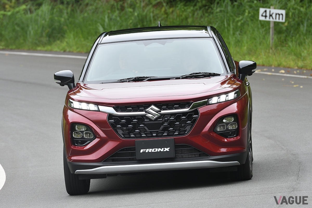 サイズを感じさせない広々としたリアシートが魅力的なスズキ新型「フロンクス」