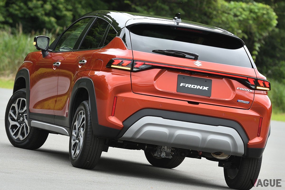 サイズを感じさせない広々としたリアシートが魅力的なスズキ新型「フロンクス」