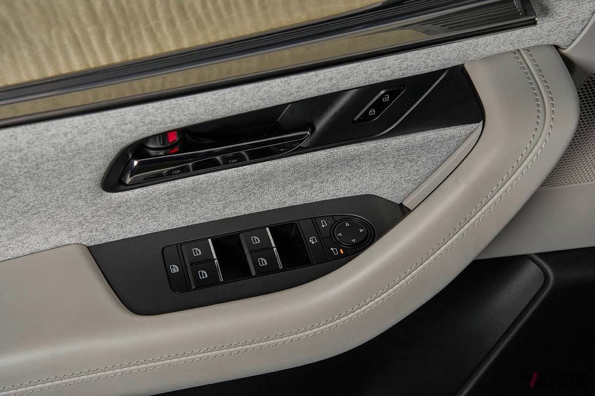 海外仕様ではベーシックグレードの存在も確認されているマツダ「CX-80」