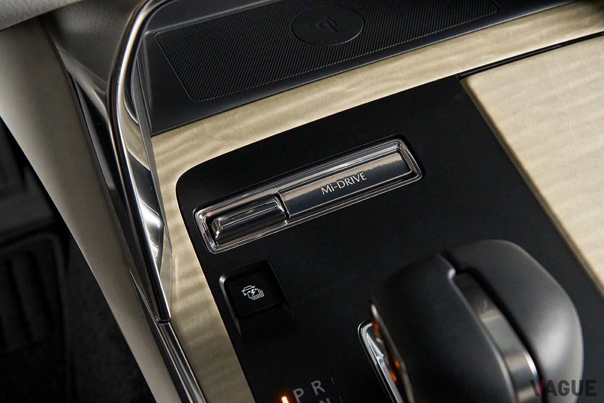 華やかな雰囲気のボディカラーと豪華でおしゃれなインテリアも見どころのマツダ新型「CX-80」