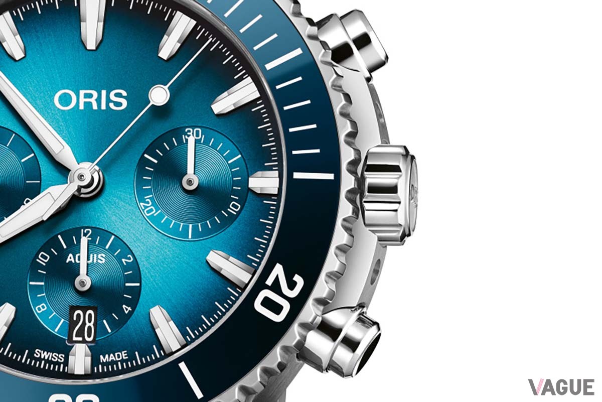 クロノグラフの新作「アクイス クロノグラフ 43.50 mm」。人気のブルーのダイヤルが爽やか