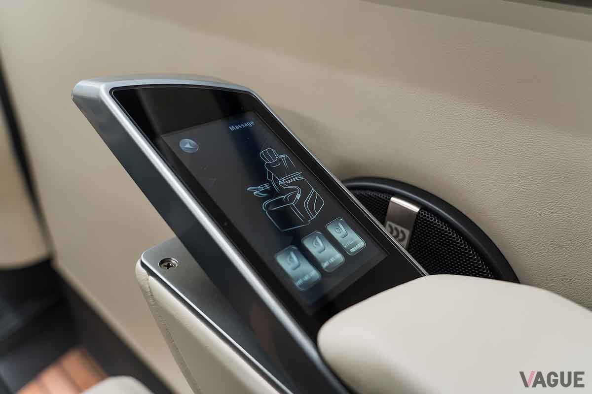 高級バン「サットン・ファーストクラス」のインテリア