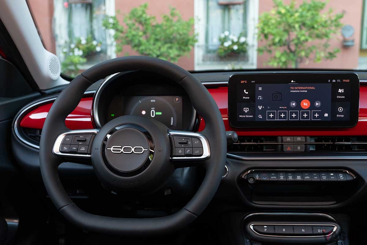 フィアット新型「600e」のインテリア