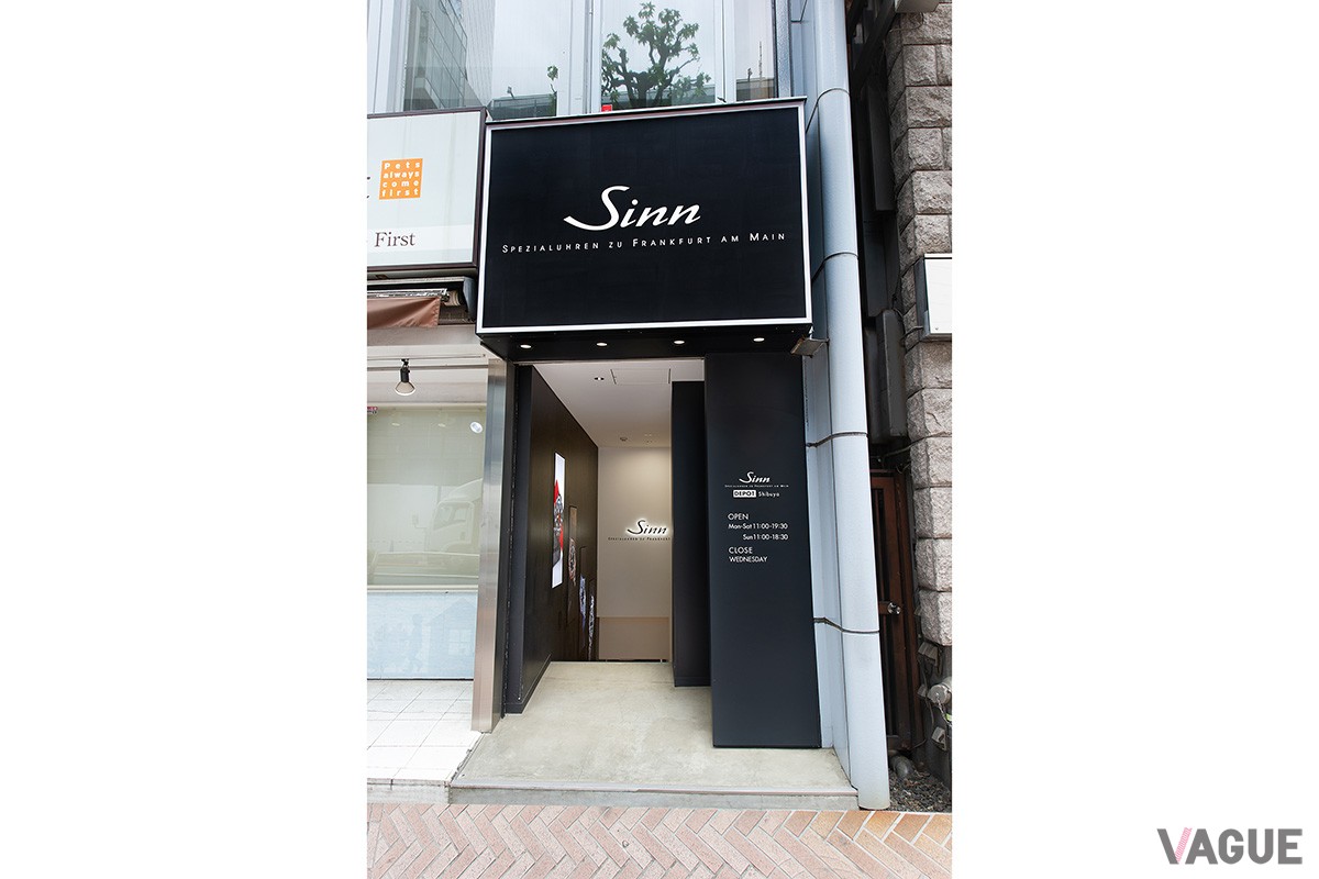 普通なら入りにくい地下の店舗だが、You Tubeなど小出店長の露出により安心感がある