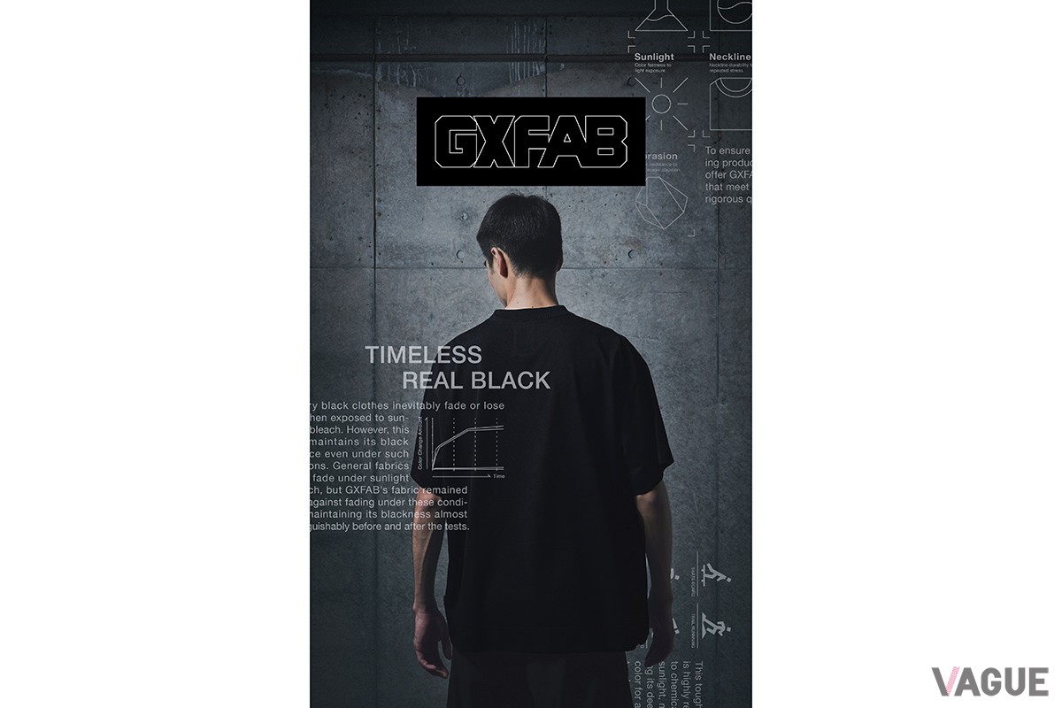 重宝するシンプルな無地の黒T。トレンドもわずかに意識したボックスシルエット