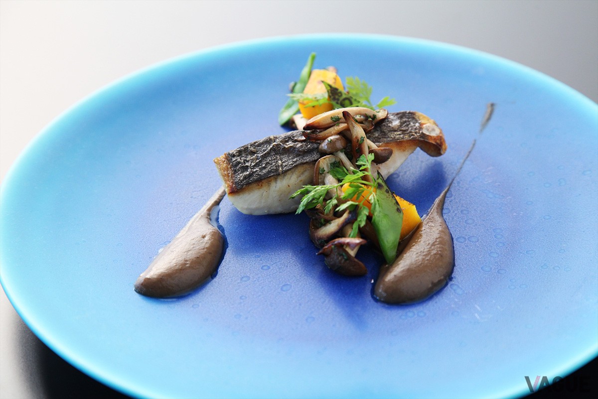 ～「サントマリーの海」県産魚を使って～ 徳島県産鰆のポワレ焼きなすとオリーブのソース