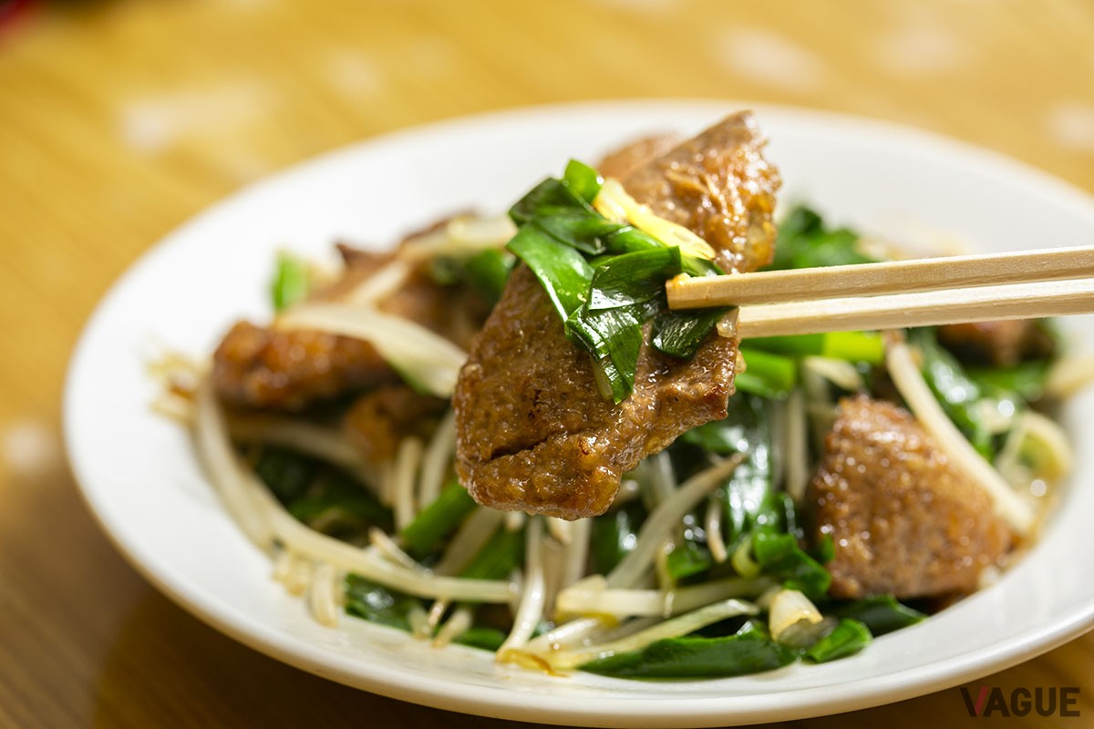 厚みがあり、大きなサイズのレバーは表面カリッと、中ザクっと。熱々のうちに味わいたい