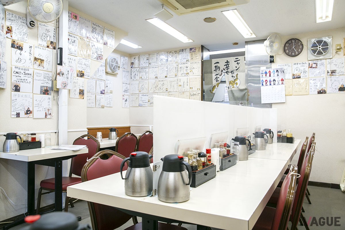 店内はパーテーションが置かれているが、複数で行った場合取り払ってくれる