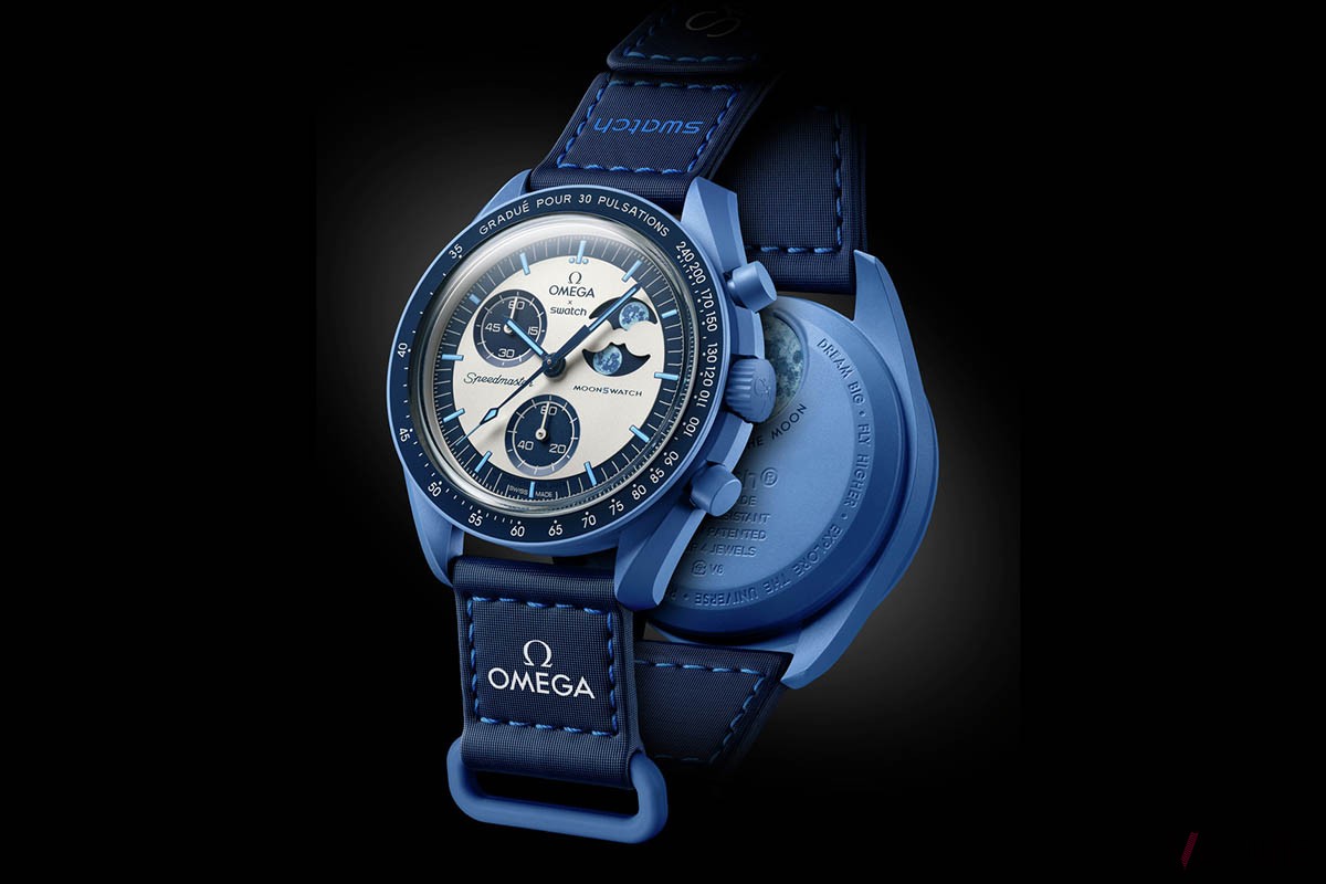 バイオセラミックの持つマットな質感と、ブルーの色合いとの相乗効果で静謐なムードを醸し出す