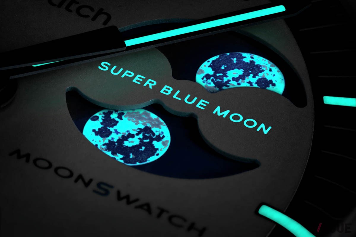 ムーンフェイズに現れる「SUPER BLUE MOON」の文字