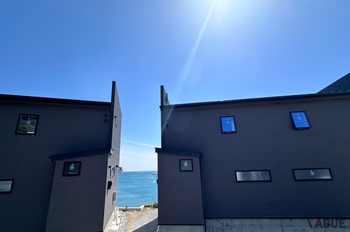2棟同じ敷地内に建つヴィラ