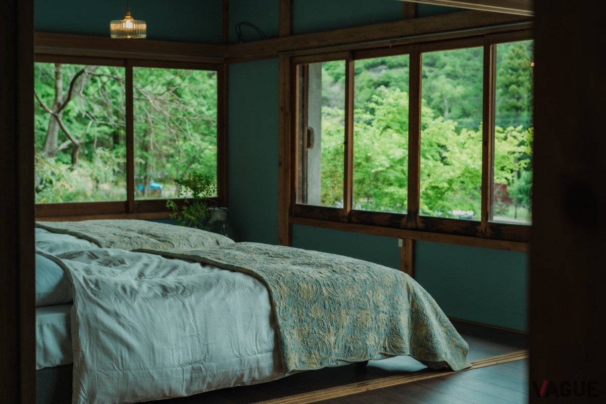 2階に構える落ち着いた雰囲気の寝室