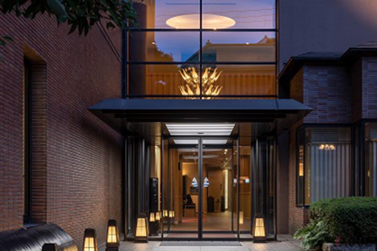 観光の拠点として大変便利な好立地ながら落ち着いた空間