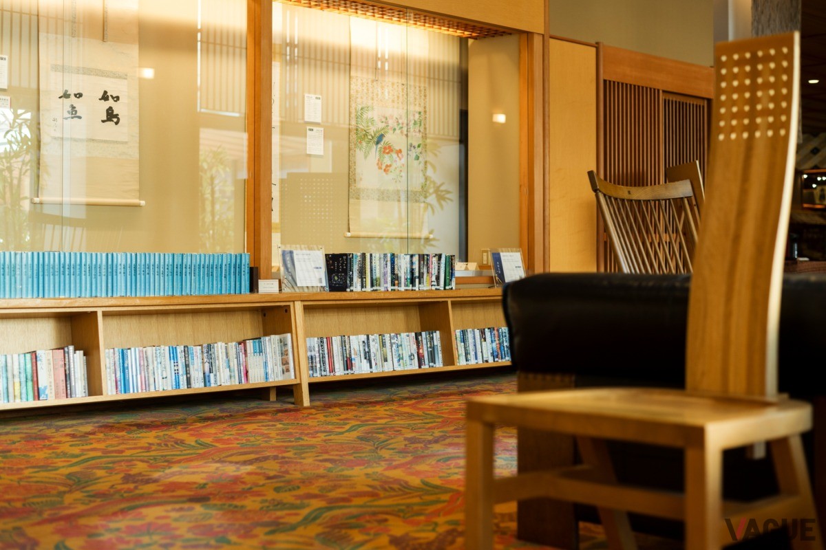 フードドリンクが充実のラウンジや図書館ギャラリー
