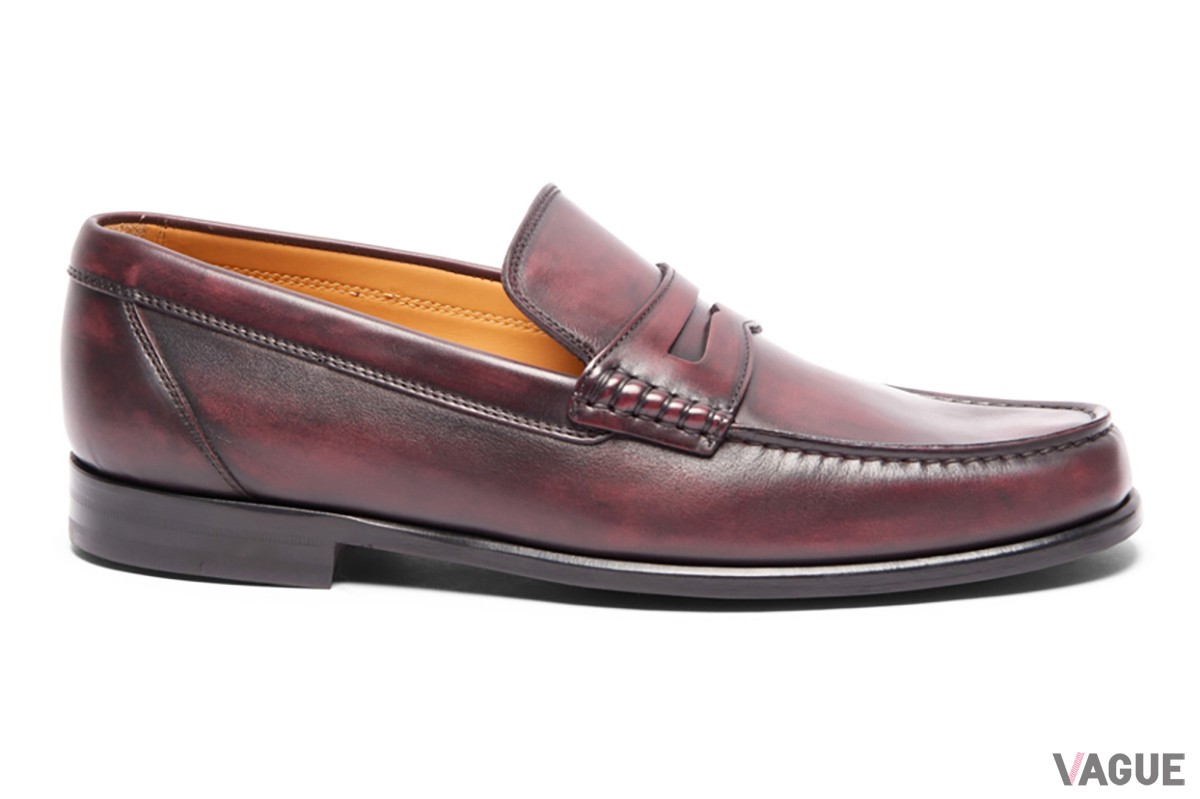 「LOAFER」はBLACK（ブラック）、PLUM（ボルドー）で展開