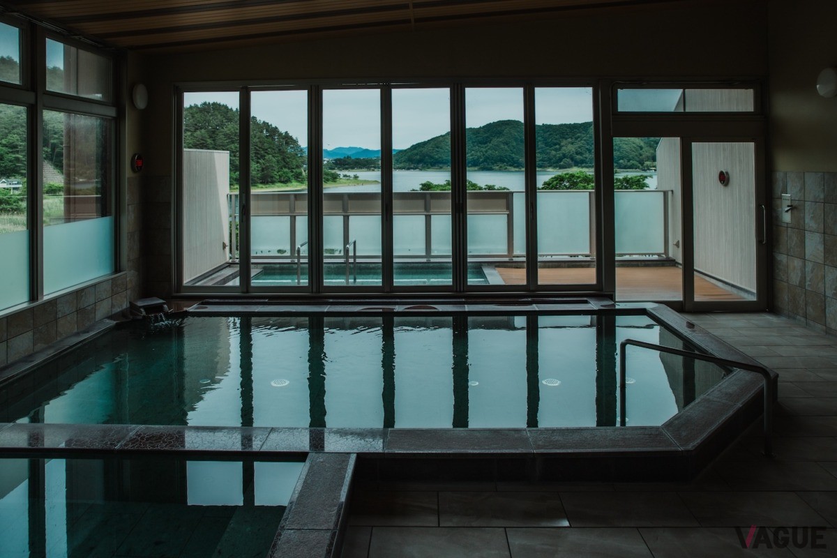 隣に構える足和田ホテルの大浴場