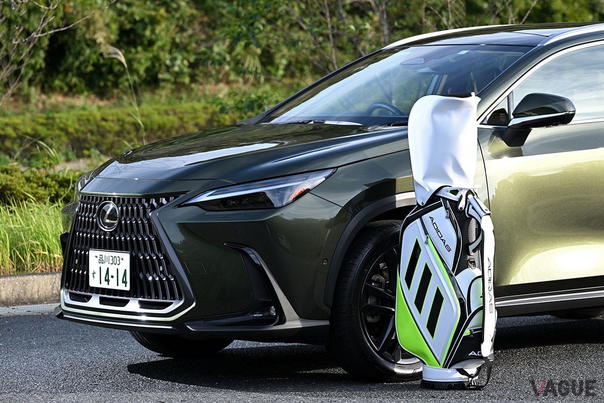 適度なボディサイズながら使いやすいラゲッジスペースを有しており、快適なゴルフ旅を楽しめるレクサス「NX」