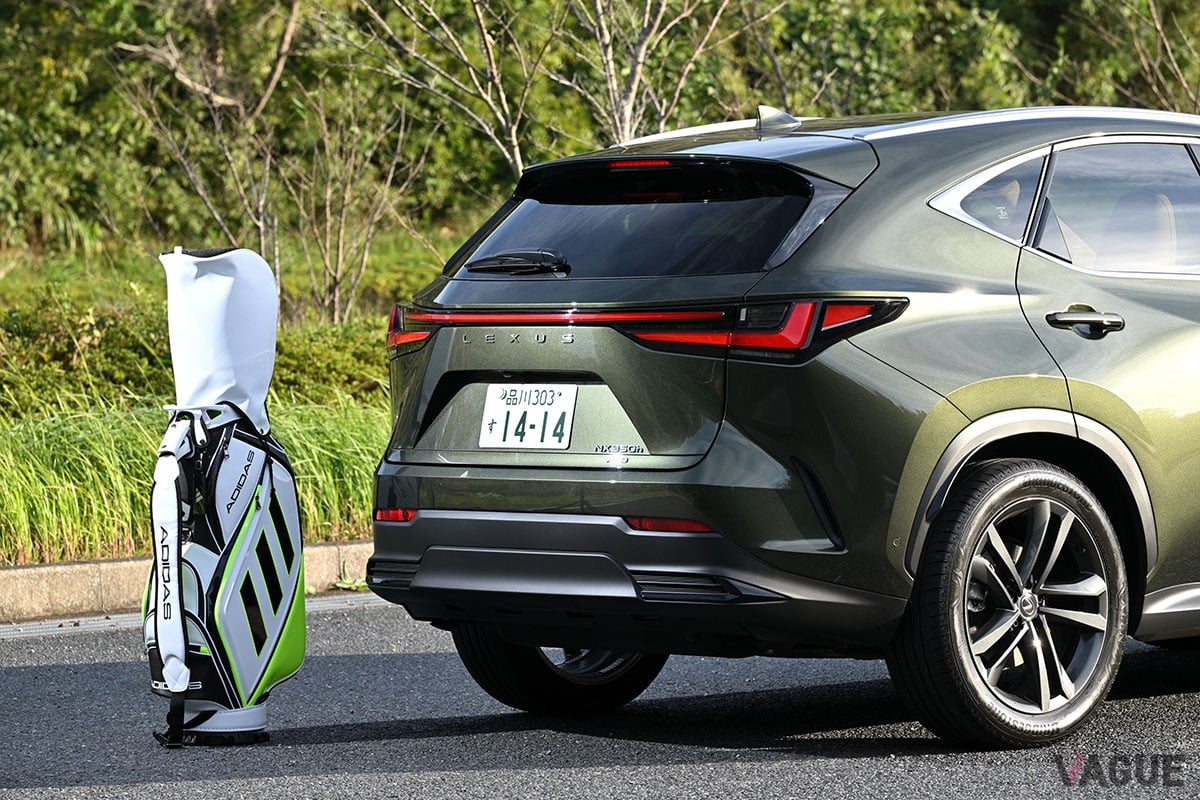 適度なボディサイズながら使いやすいラゲッジスペースを有しており、快適なゴルフ旅を楽しめるレクサス「NX」