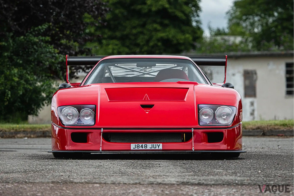フェラーリのエンブレムなどは備わっていない（C）Iconic Auctioneers