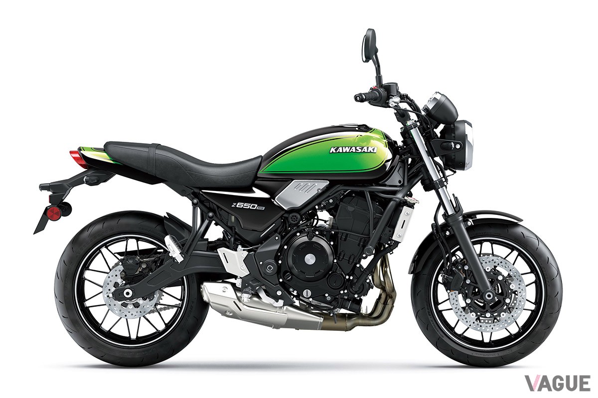 カワサキの人気ネイキッド「Z650RS」の2025年モデルは、エボニーの“グリーン／ブラック”と“ブラック／ゴールドストライプ”の2色を設定