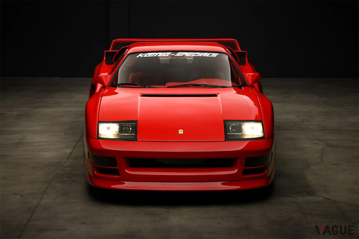 オリジナルのポップアップ式ヘッドライトは固定式へと変更（C）Bring a Trailer