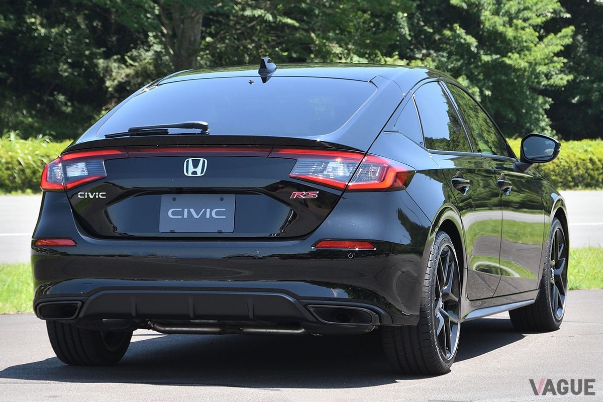 引き締まった黒いボディが精悍な印象を与えるホンダ「シビック」のスポーティグレード「シビックRS」