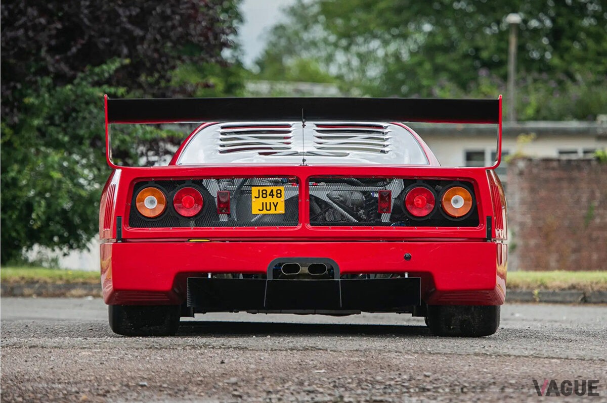 丸型テールランプなどはベース車のそれを踏襲している（C）Iconic Auctioneers