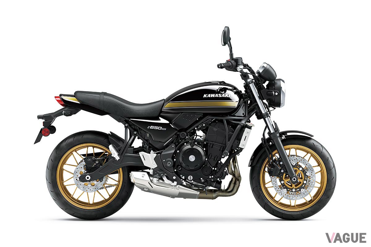 カワサキの人気ネイキッド「Z650RS」の2025年モデルは、エボニーの“グリーン／ブラック”と“ブラック／ゴールドストライプ”の2色を設定
