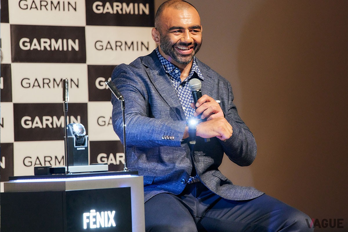 「fēnix（フェニックス）」の最新作である「fēnix8」の発表会に登場した、Garminアンバサダーのリーチ・マイケル選手。明るく反応もいい大きな有機ELディスプレイもお気に入りとのこと