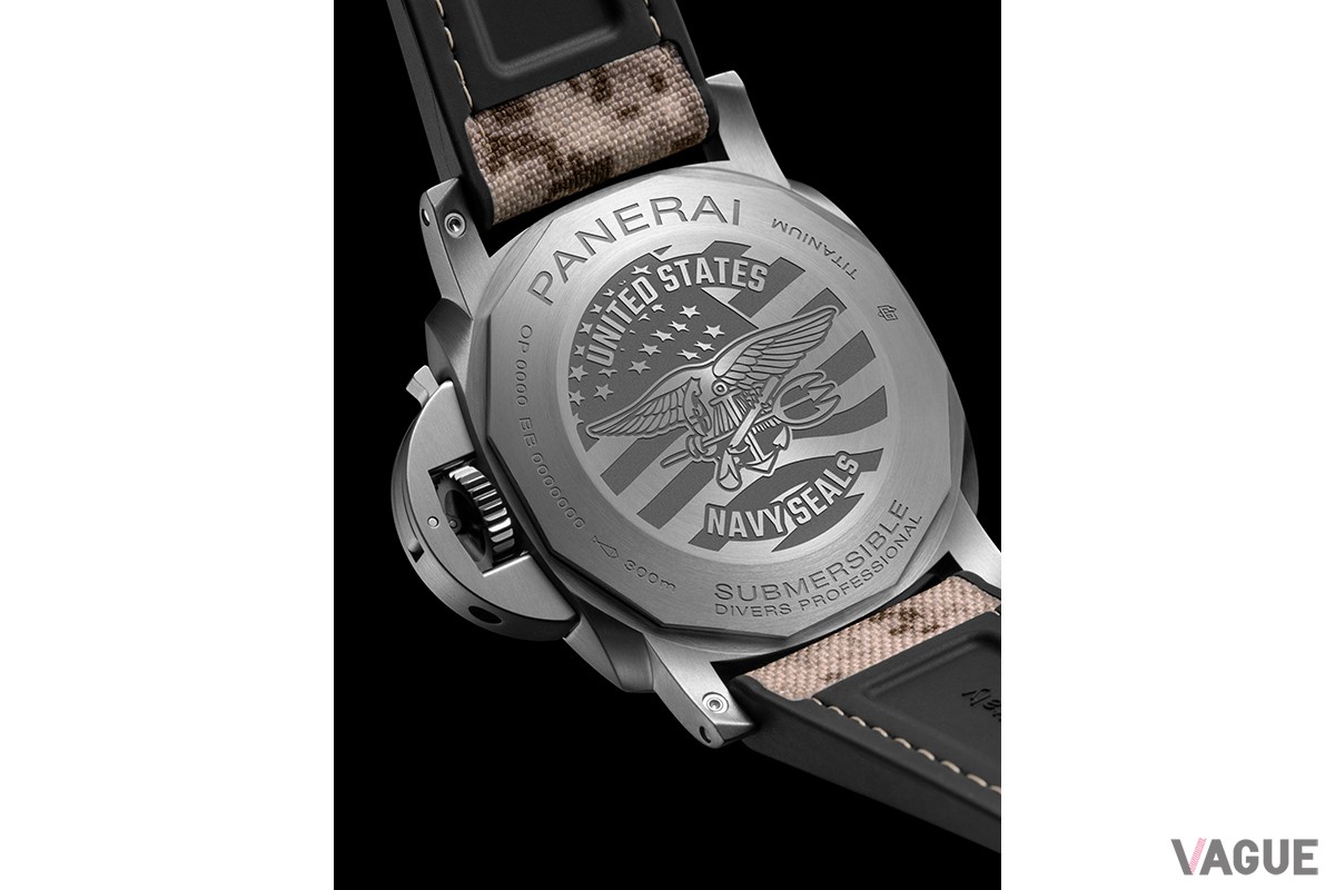 ケースバックには「NAVY SEALS」のロゴが刻印（全モデル）