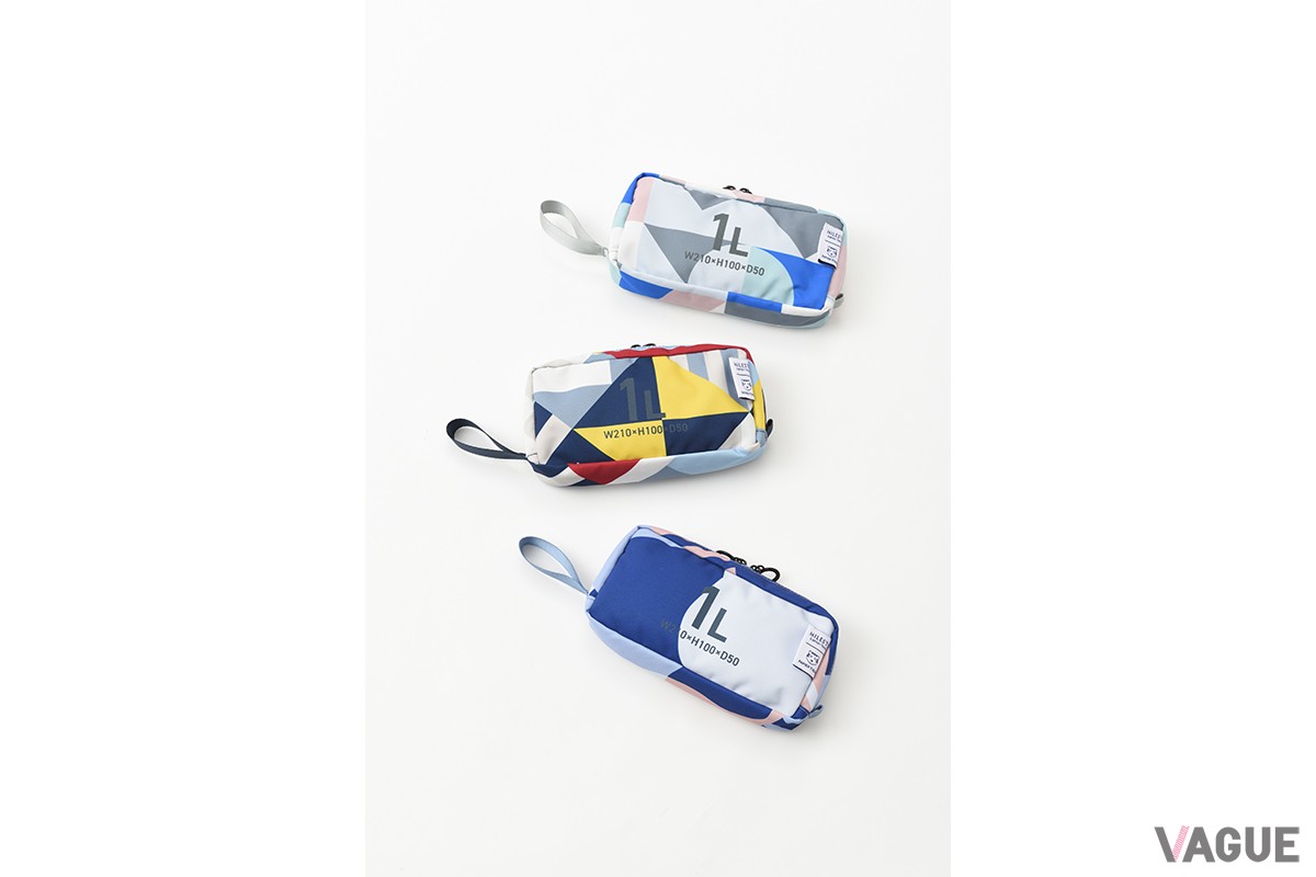 アメニティやメイク道具、モバイルバッテリーやコード類など、旅に必要な小物類をひとまとめに収納可能な「ポーチ」