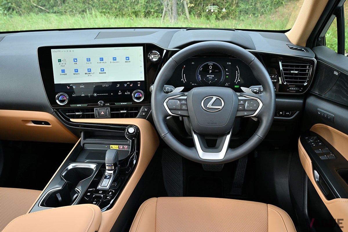 適度なボディサイズながら使いやすいラゲッジスペースを有しており、快適なゴルフ旅を楽しめるレクサス「NX」